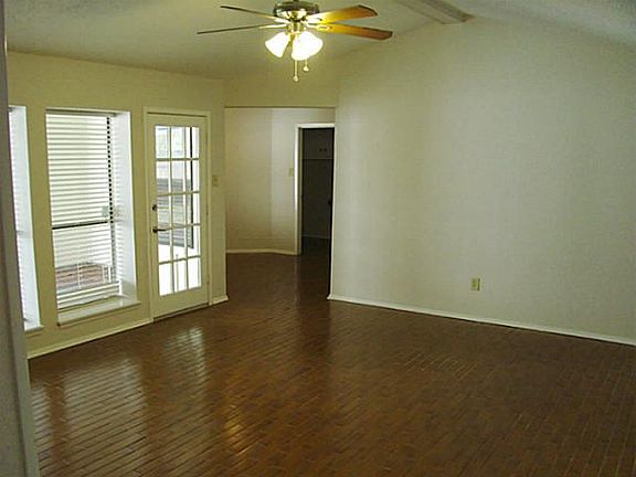 4th image of 2825 Brookcrest Dr