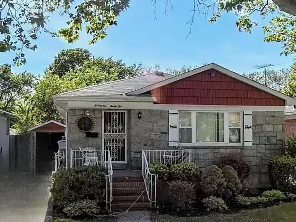 7124 171st St, Fresh Meadows, NY 11365