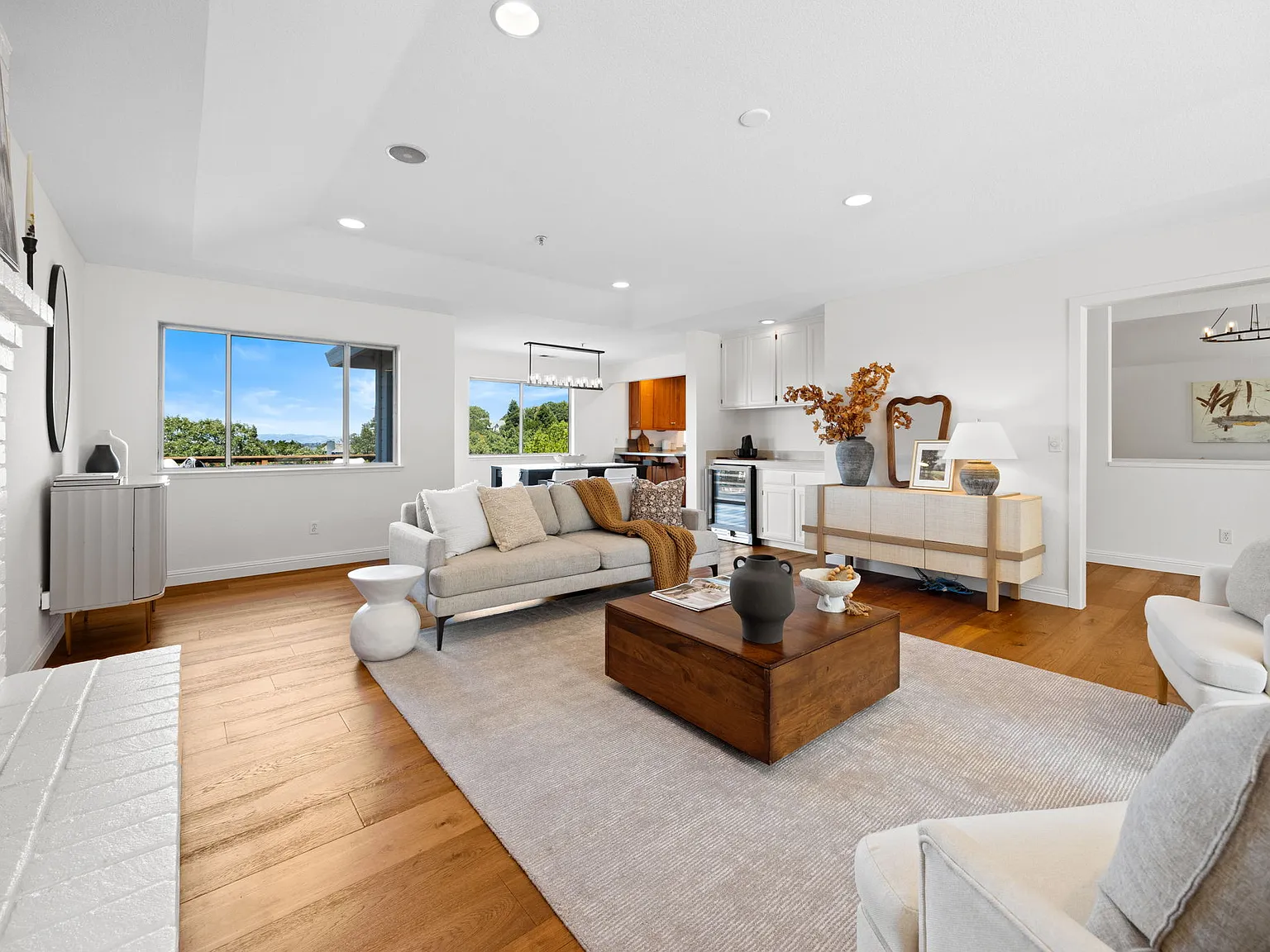 3 bed, 2.5 bath, 2671 sqft, $6,400 — Photo 3
