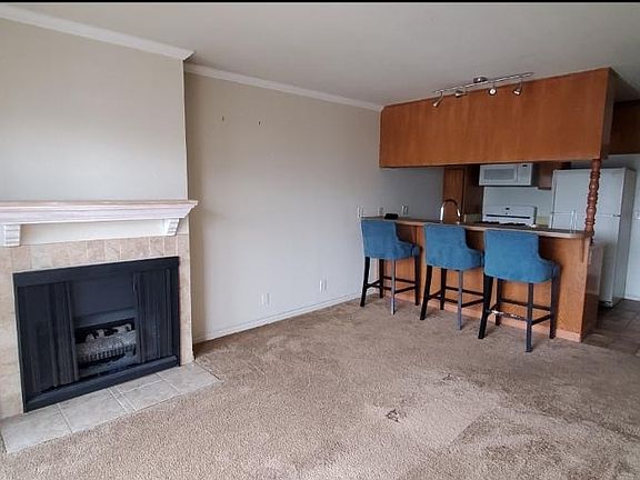 2nd image of 10-600 Monterey Blvd #10