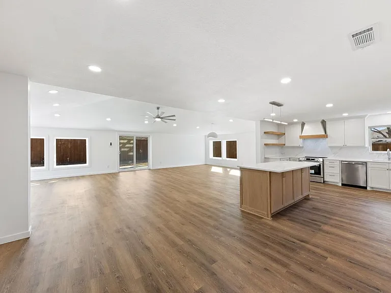 3616 Woodleigh Dr — Photo 7