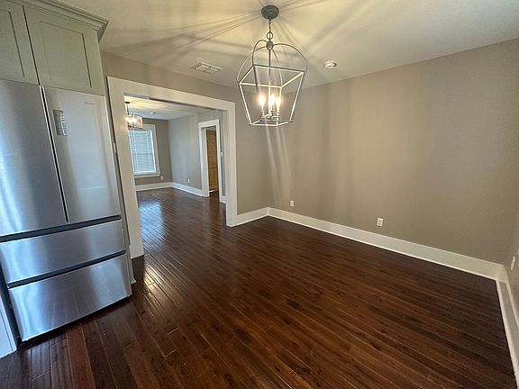 3rd image of 220 E Prospect St