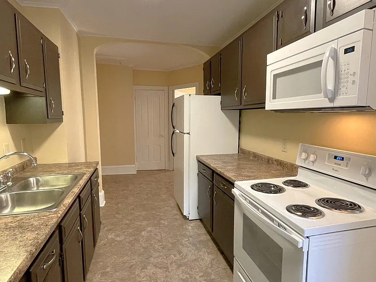 110-112 Elm St #112B — Photo 21