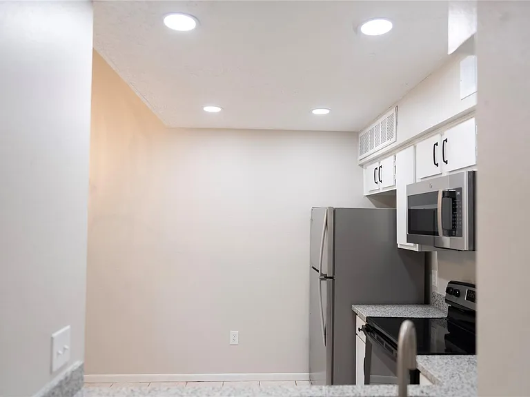 2021 Spenwick Dr #624 — Photo 4