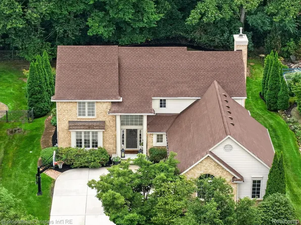 18032 Cascade Dr, Northville, MI 48168