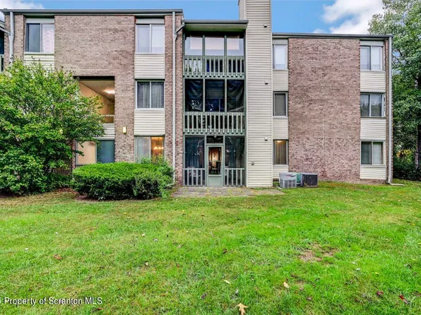 1102 Summit Point, Scranton, PA 18508