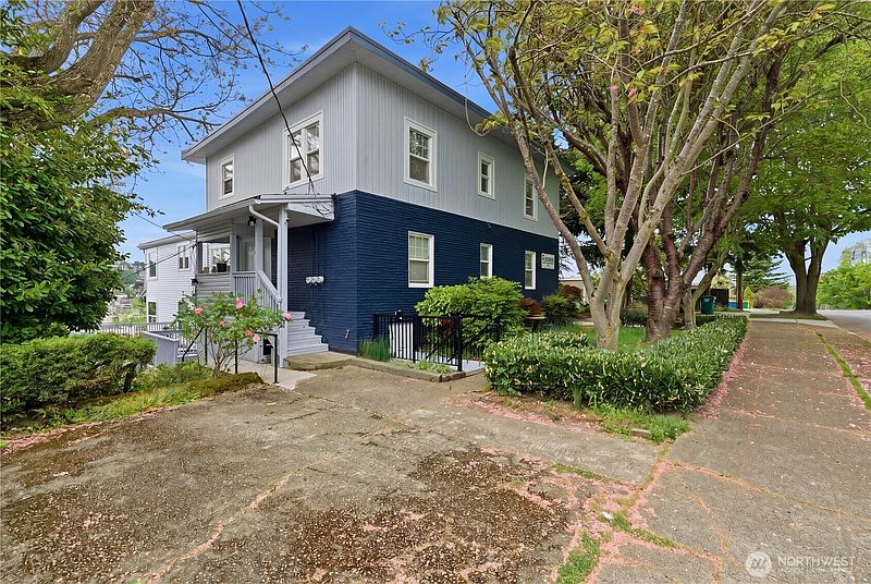 3rd image of 1401 W Bertona Street