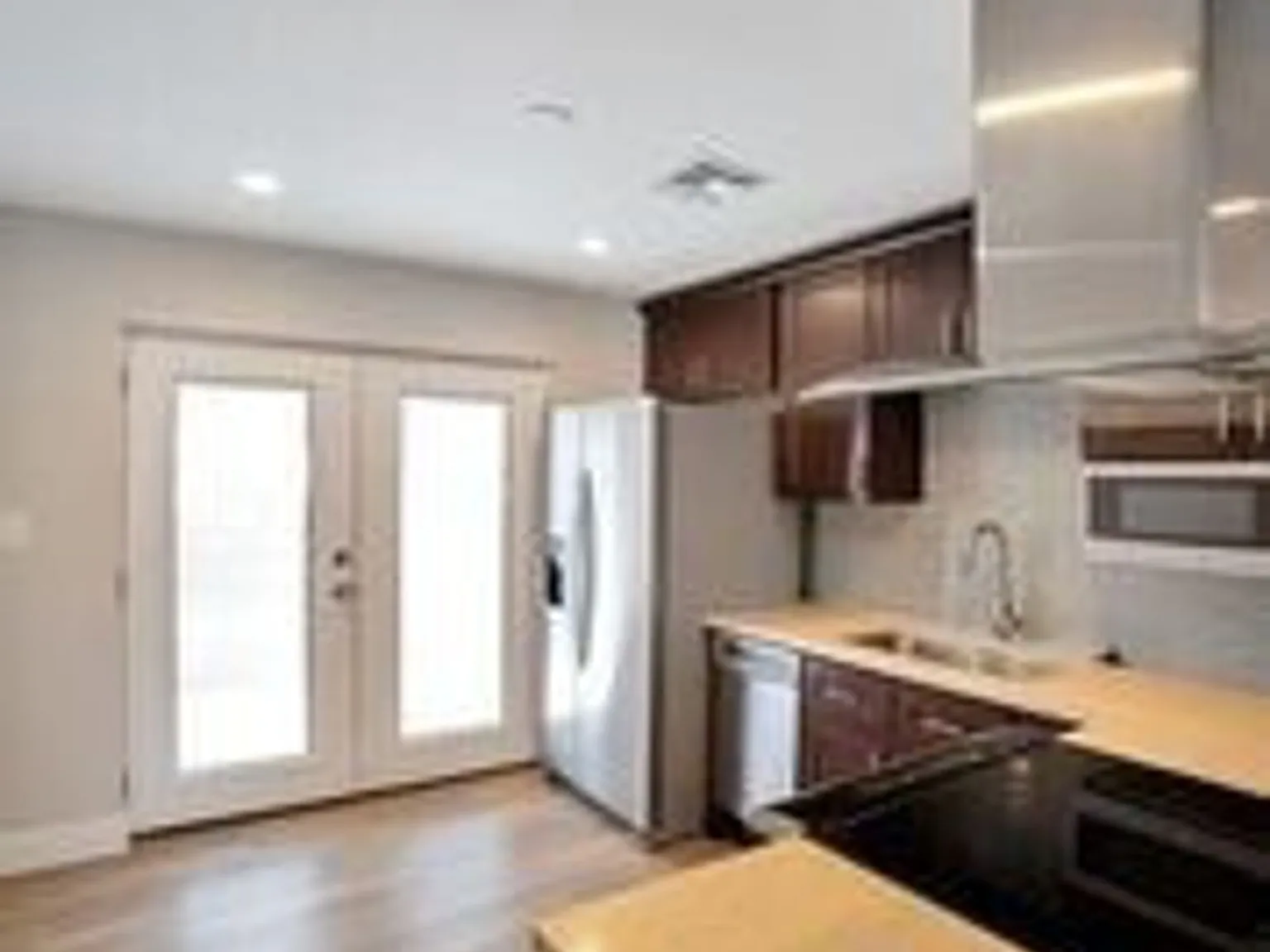 $500 off your 1st month's rent! Beautiful Casita Style 1Bed/1Bath! Stunning Renovations, Hurry wo... — Photo 2