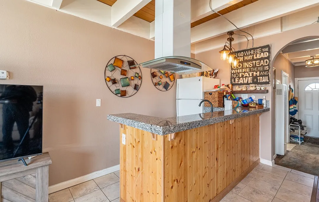 1 bed, 702 sqft, $1,950 — Photo 2