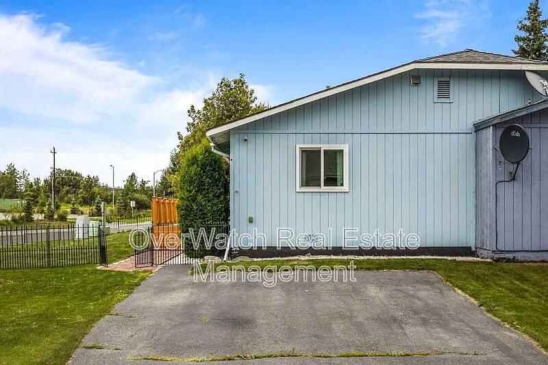 2 bed, 1.0 bath, 880 sqft, $2,200 — Photo 3