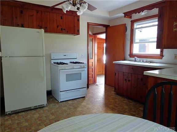 4th image of 51 Woodside Ave