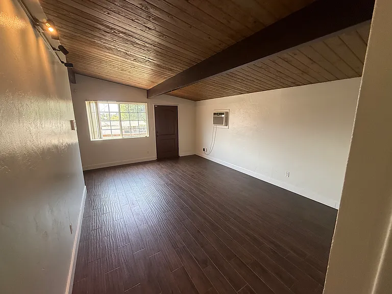 9712 Saint George St — Photo 18