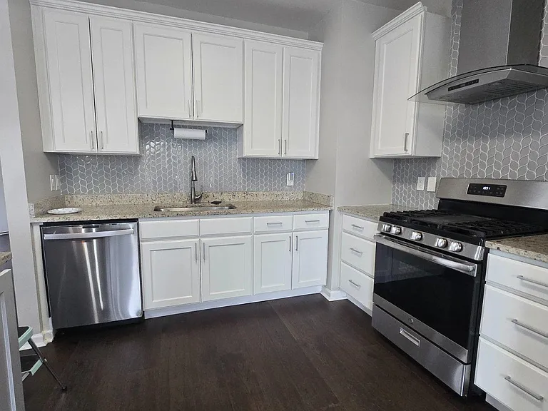 7811 New Ascot Ln — Photo 3