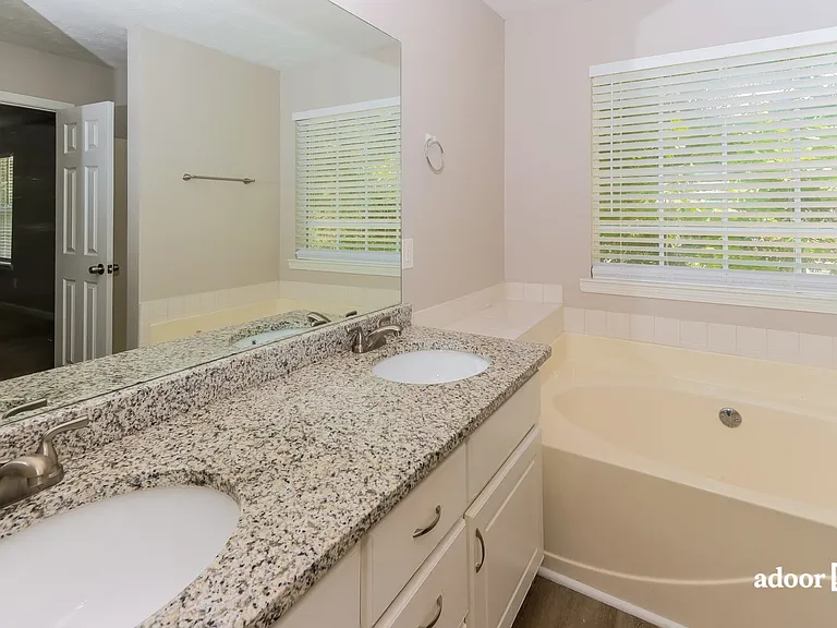 246 Pebble Creek Dr — Photo 6