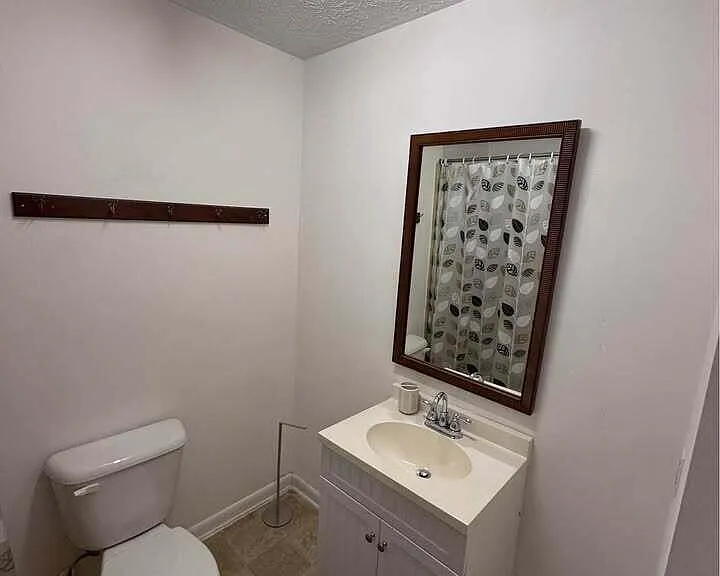 5306 Pinetree Dr — Photo 9