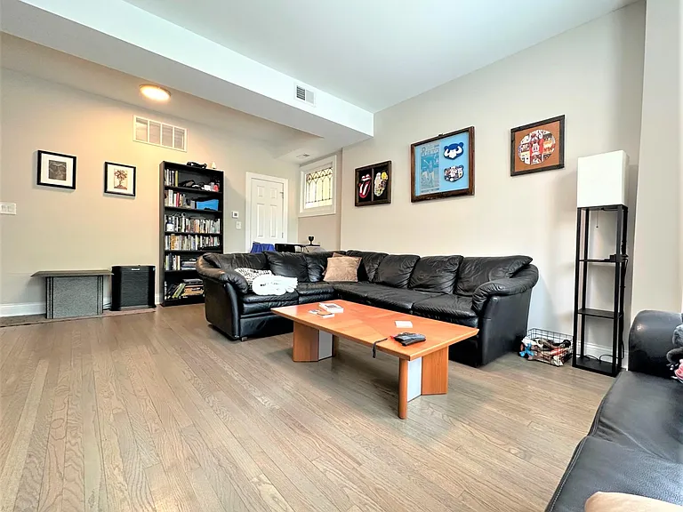 4435 N Paulina St #2 — Photo 3