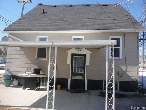 5th image of 23504 Stewart Ave