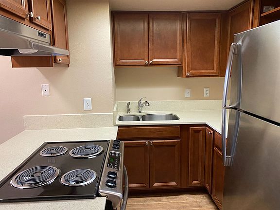 4th image of 1519 NE 50th St APT 401