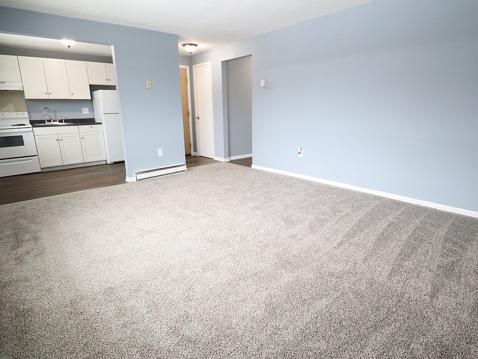 Living Room with Brand New Carpet!