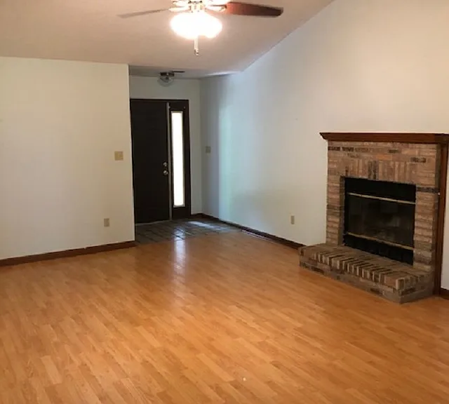 1240 Blockford Ct W — Photo 2