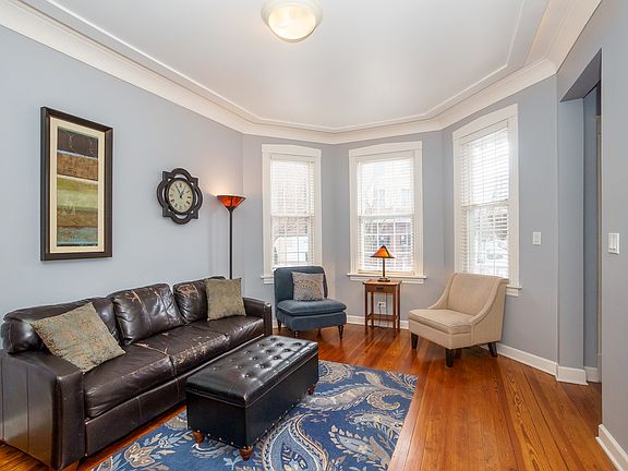 3rd image of 1658 W Bryn Mawr Ave