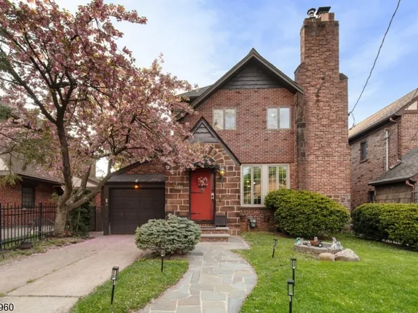 16 Summit Rd, Clifton City, NJ 07012