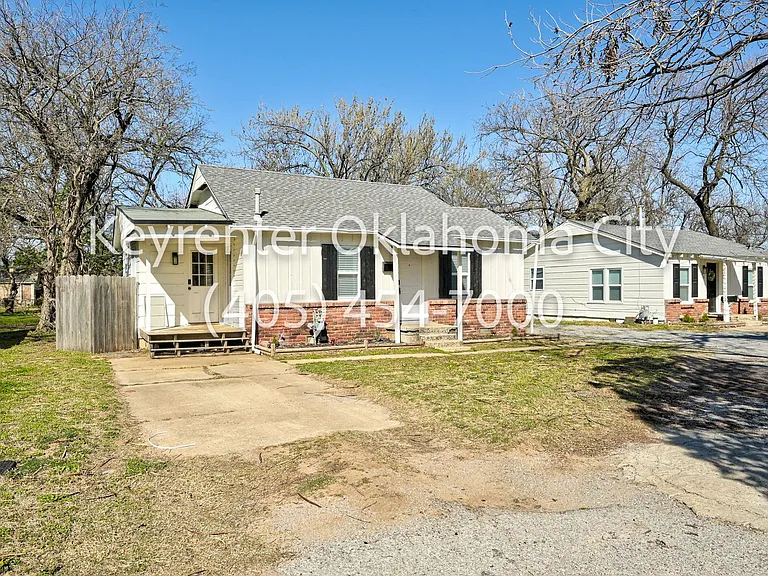 4913 N Willow Ave — Photo 1