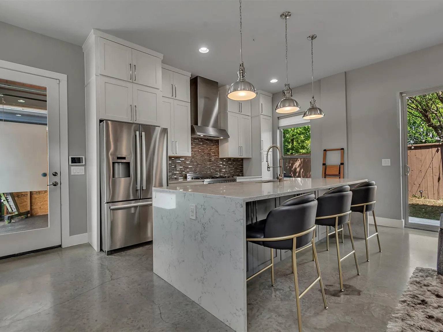 3 bed, 4.0 bath, 1878 sqft, $5,000 — Photo 4