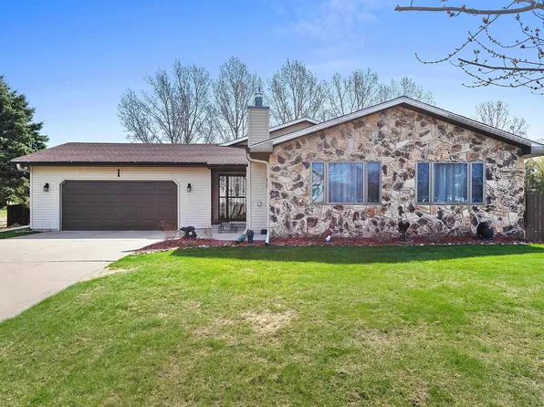 N6426 Bahr Estates Dr, Cecil, WI 54111