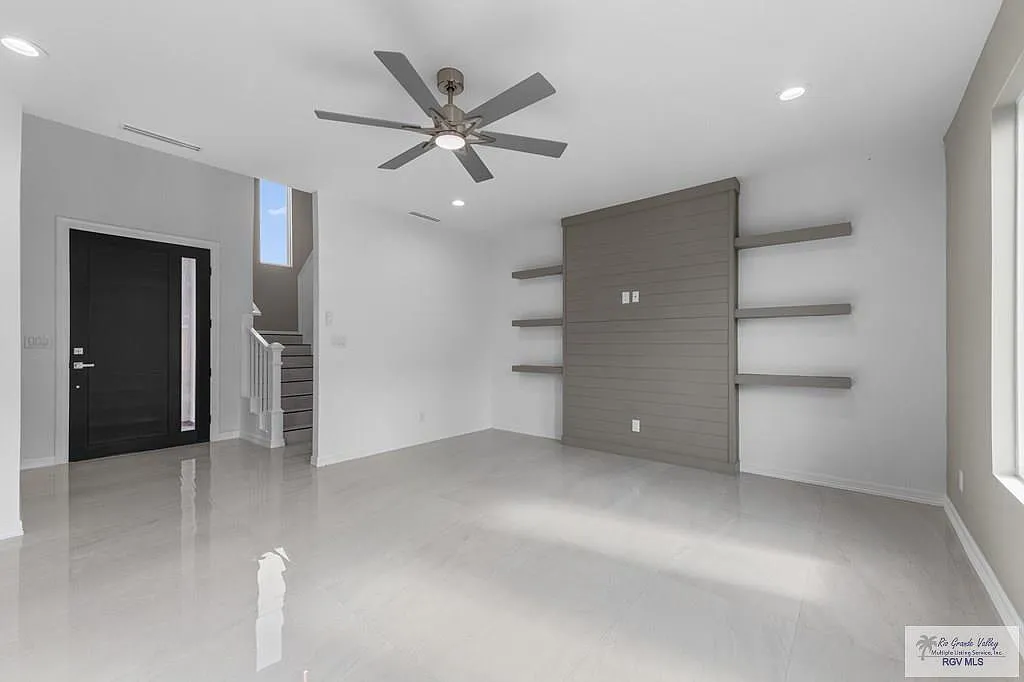 3 bed, 2.5 bath, 1812 sqft, $2,400 — Photo 3