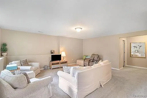 1002 Waters Edge Ln — Photo 14
