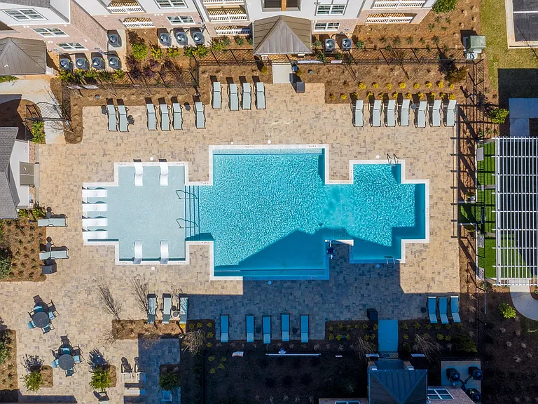Resort-style Swimming Pool
