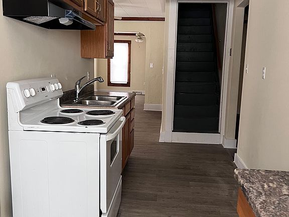 kitchen looking to dining/living room