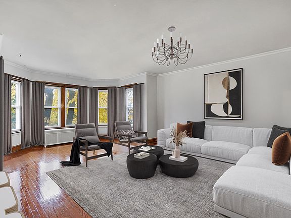 3rd image of 1540 W Elmdale Ave #2