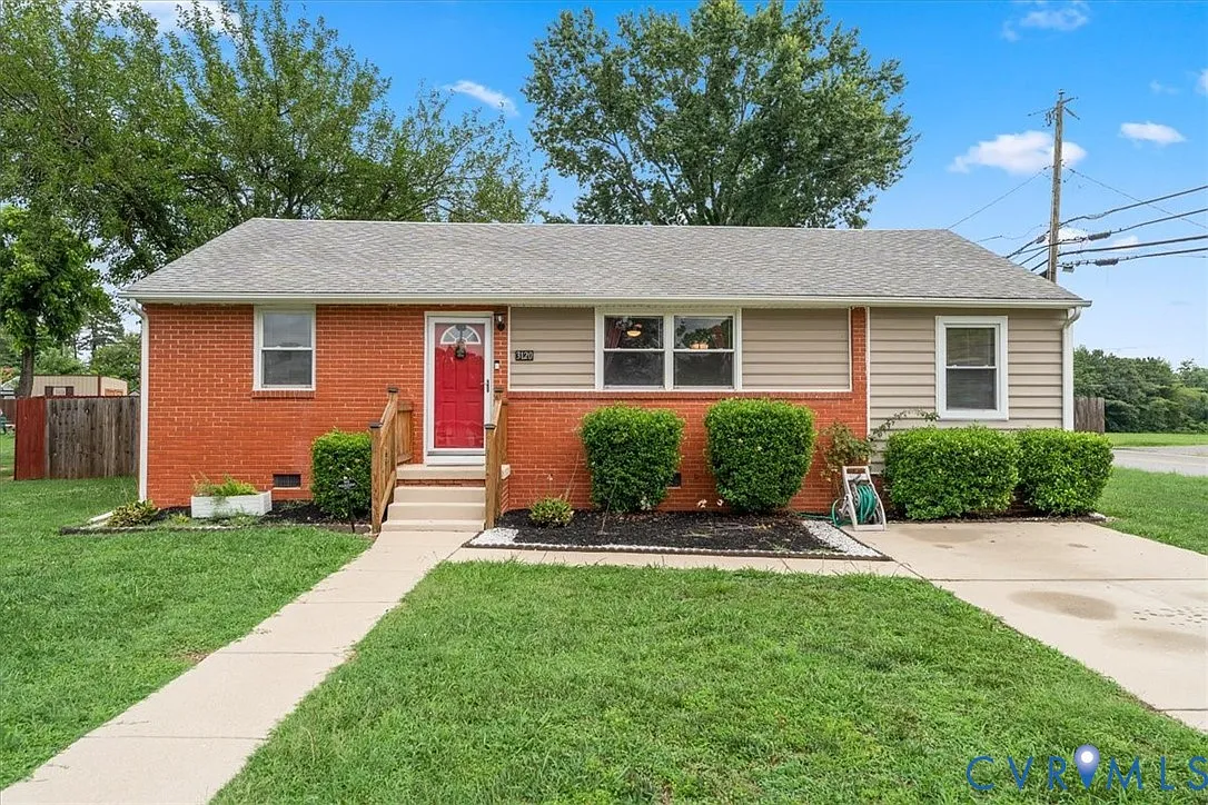 3 bed, 2.0 bath, 1215 sqft, $2,400 — Photo 1