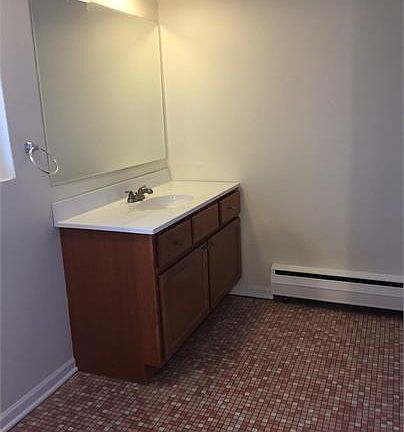 4th image of 5 Accera Dr #5