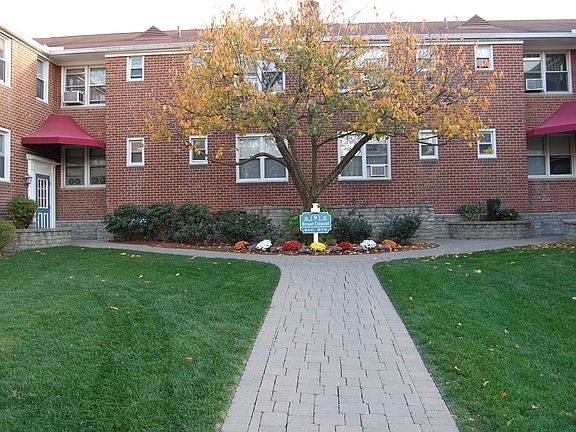 3rd image of 9 Bryant Cres #Apt 2m