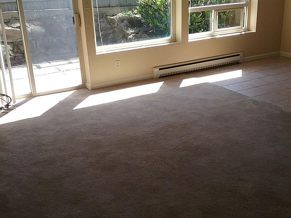 Living Room/Dining Area