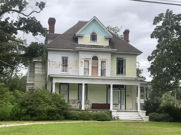 215 Gaskin Ave N, Douglas, GA 31533
