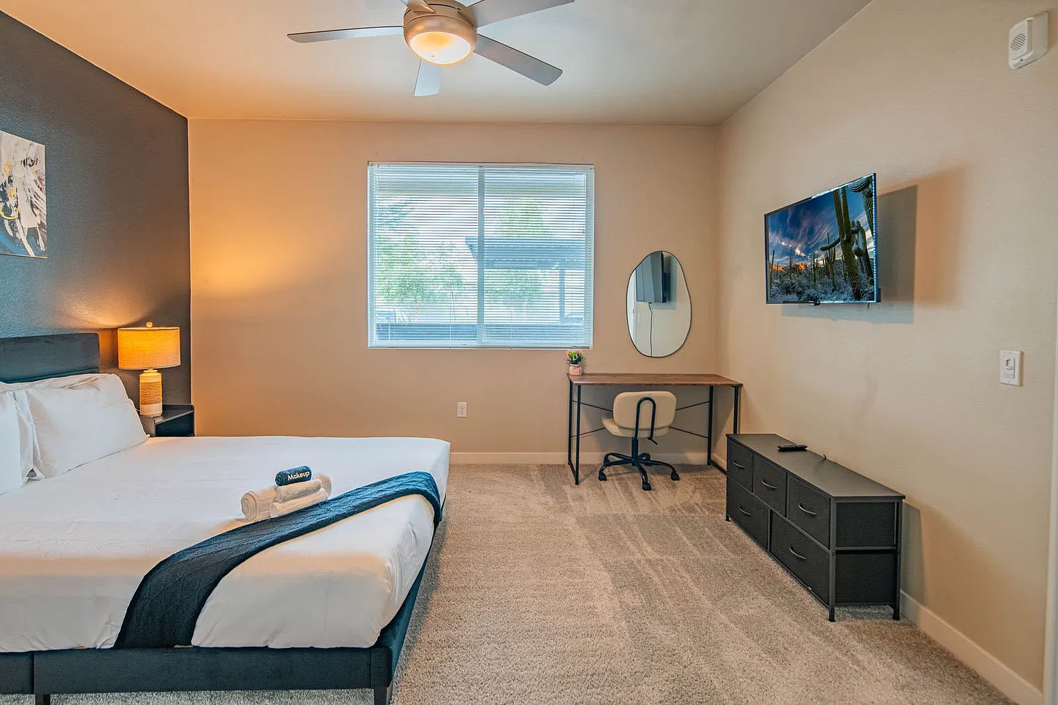 1 bed, 1.0 bath, 871 sqft, $2,359 — Photo 2