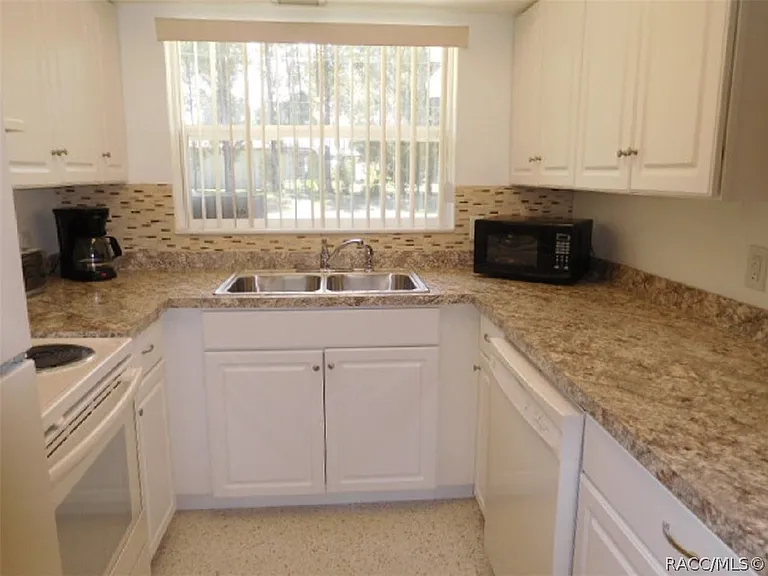 3515 S Fitch Ave — Photo 5