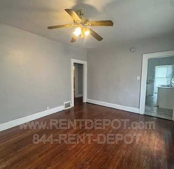621 Covert Ave — Photo 3