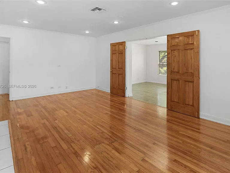 706 S 19th Ave — Photo 8