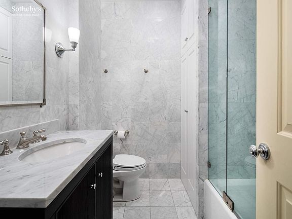 4th image of 240 E 47th St APT 25A