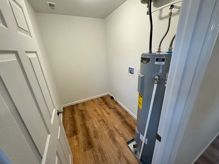 304 W Watson St — Photo 8