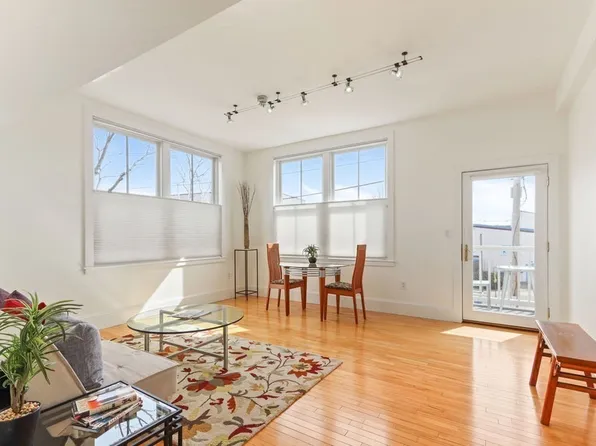 43 Park St Unit 12, Somerville, MA 02143