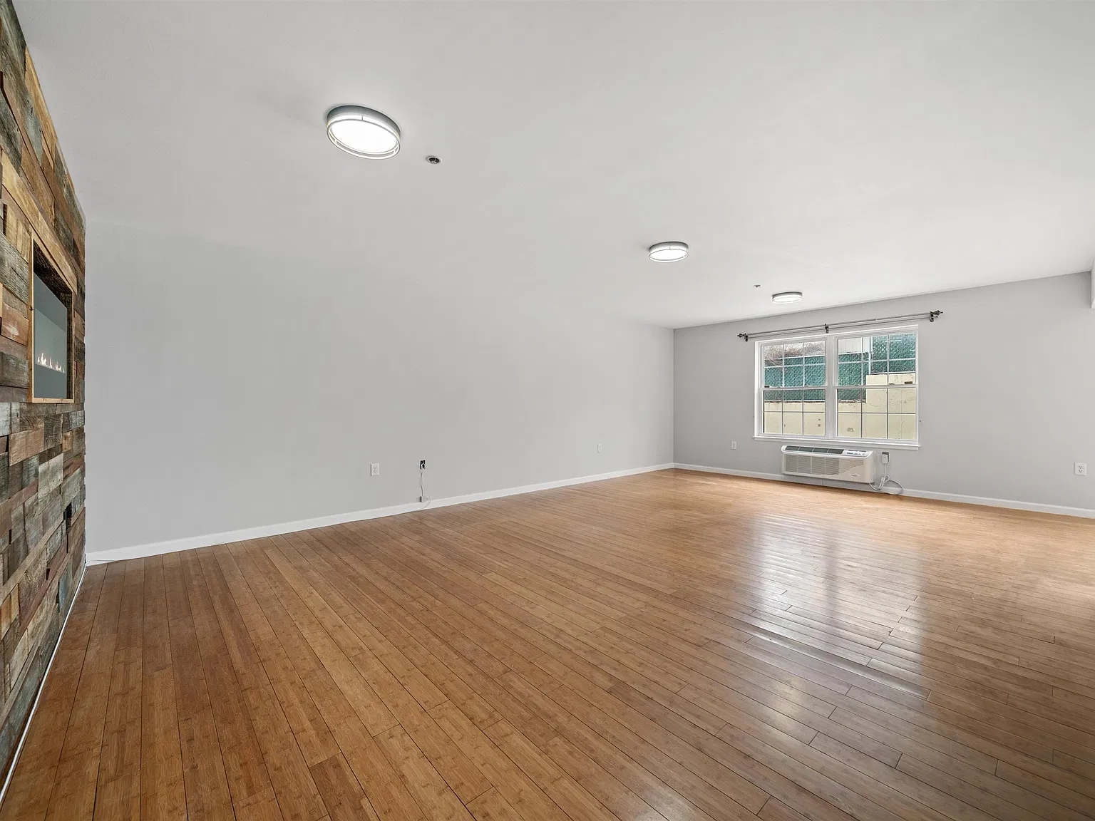 Bella Vista Condominium — Photo 3