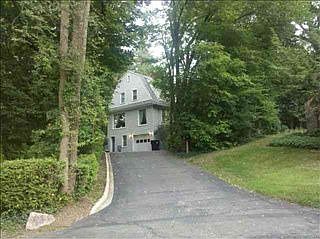 2nd image of 817 Oakridge Dr