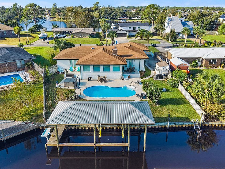 1st image of 700 Driftwood Dr