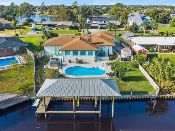 700 Driftwood Dr, Lynn Haven, FL 32444